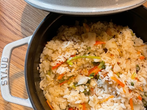 STAUBで菊芋と蕪の炊き込みご飯